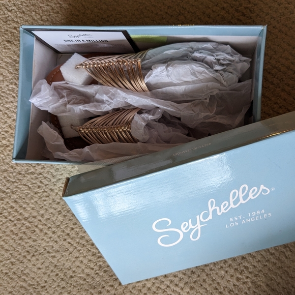 Gold Metallic Genuine Leather Slip On Seychelles Sandals Size 9 US - Picture 9 of 11